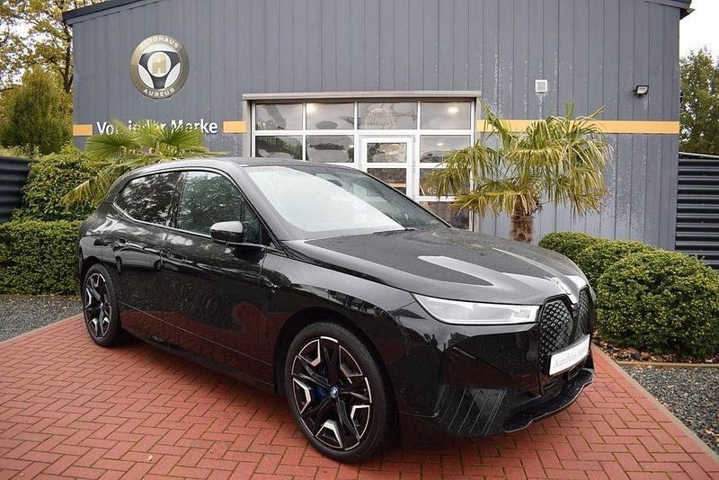 Schwarz Gebraucht 2022 BMW iX Performance SUV | 49.800 € (Fairer Preis) - Bild 1/4