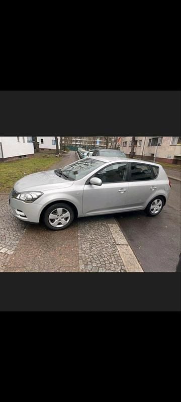 Gebraucht Kia Ceed 125 PS (91 kW) 2011 Grau Kleinwagen
