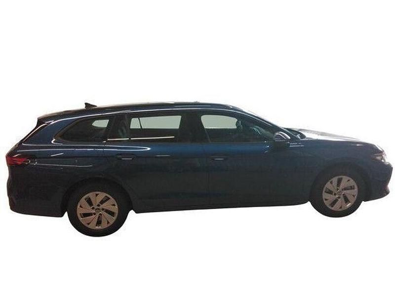 Gebraucht VW Passat 150 PS (110 kW) 2025 Reef blue metallic Kombi