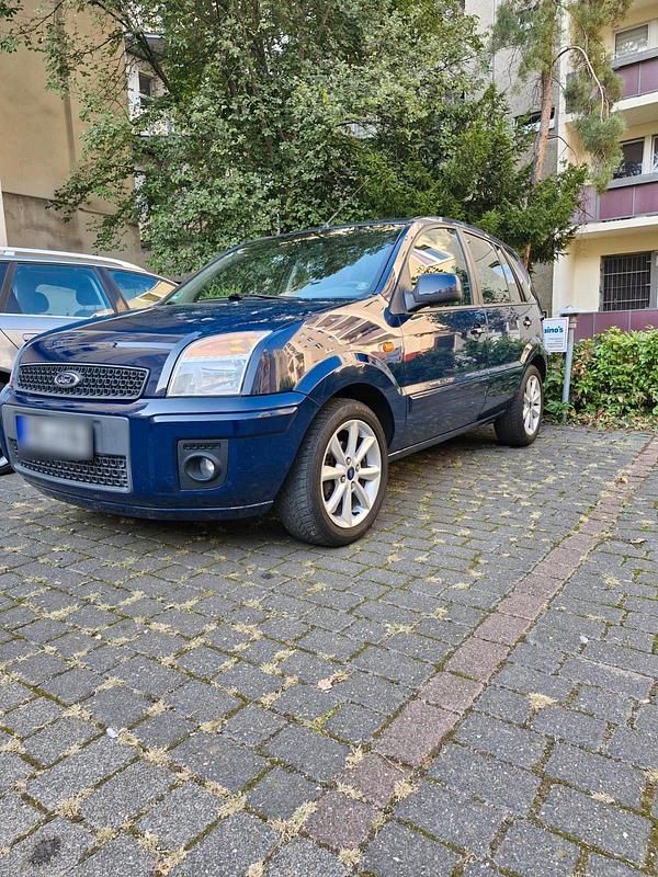Usata Ford Fusion 80 CV (58 kW) 2011 Blu Utilitaria