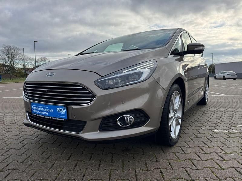 Silber Gebraucht 2018 Ford S-MAX Titanium Van / Kleinbus | 19.450 € (Fairer Preis) - Bild 1/4