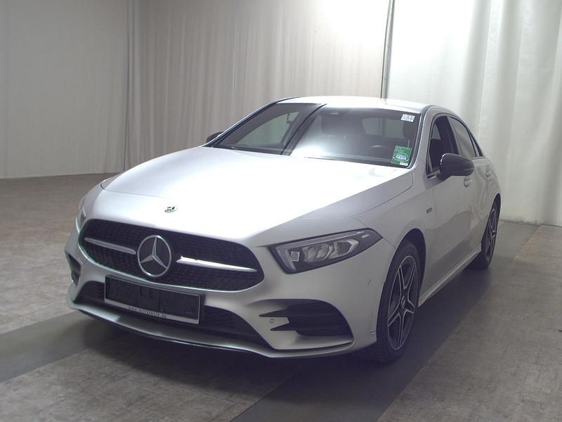 Gebraucht Mercedes A250 Night 218 PS (160 kW) 2021 Grau Limousine