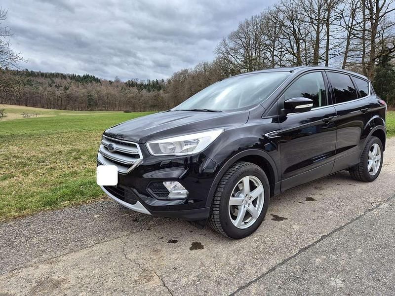 Gebraucht Ford Kuga Trend 150 PS (110 kW) 2017 Schwarz SUV