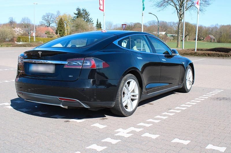 Second-hand Tesla Model S 269 kW (367 CP) 2014 Negru Hatchback