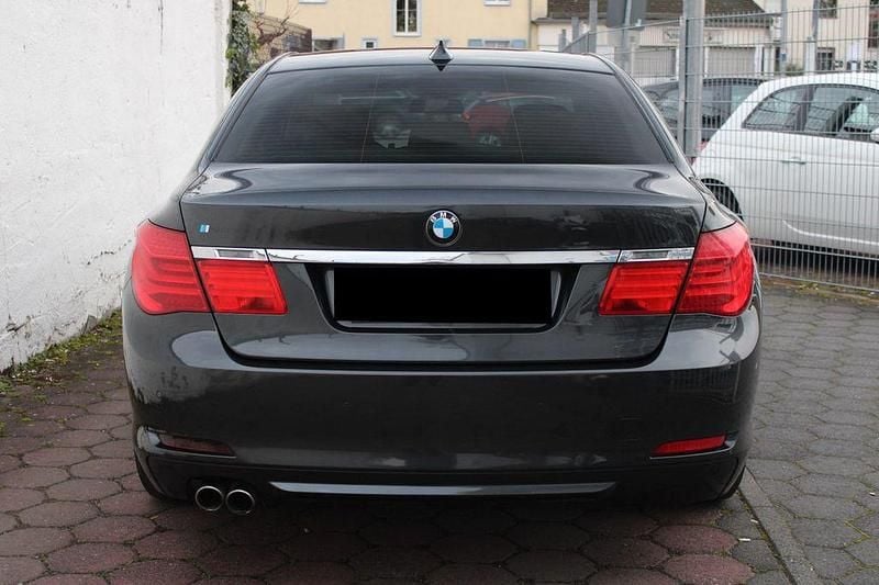 Gebraucht BMW 730 Sport Line 245 PS (180 kW) 2009 Grau Limousine