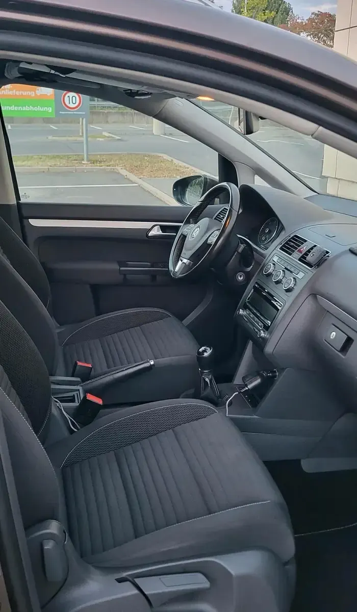 Gebraucht VW Touran Cup 105 PS (77 kW) 2014 Braun Van / Kleinbus