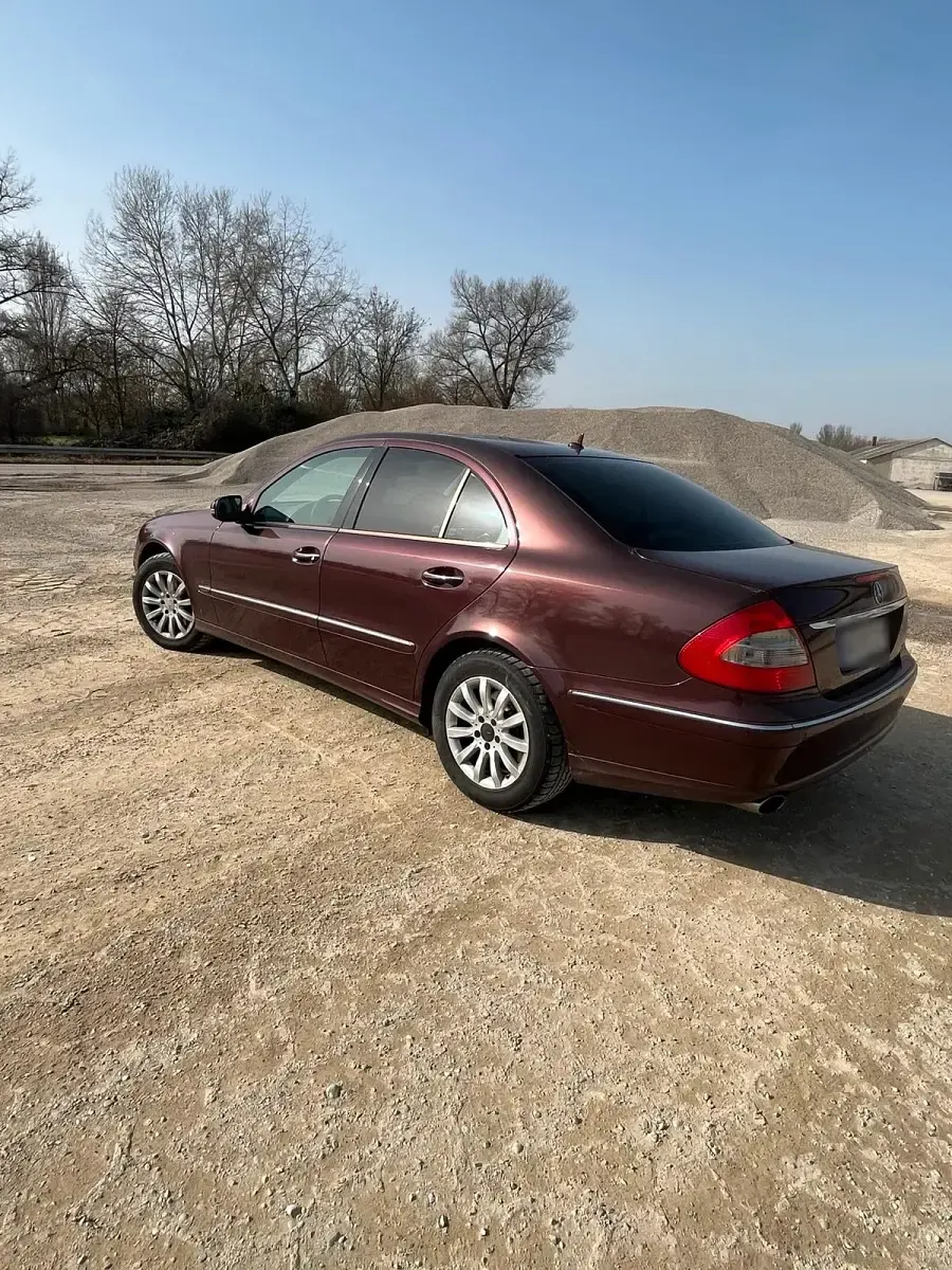Gebraucht Mercedes E220 224 PS (164 kW) 2008 Rot Limousine