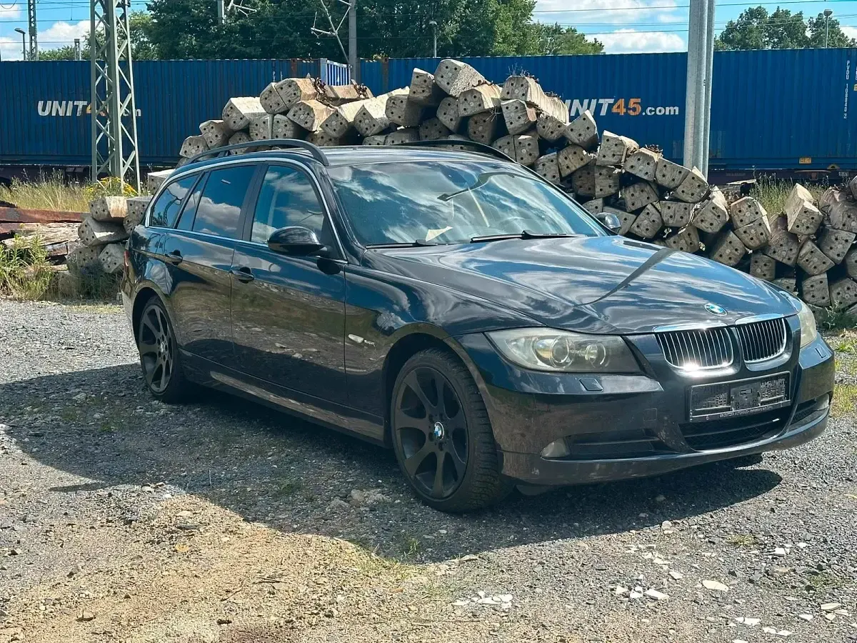 Gebraucht BMW 325 197 PS (144 kW) 2007 Schwarz Kombi