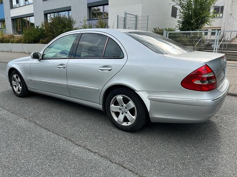 Gebraucht Mercedes E270 170 PS (125 kW) 2003 Silber Limousine