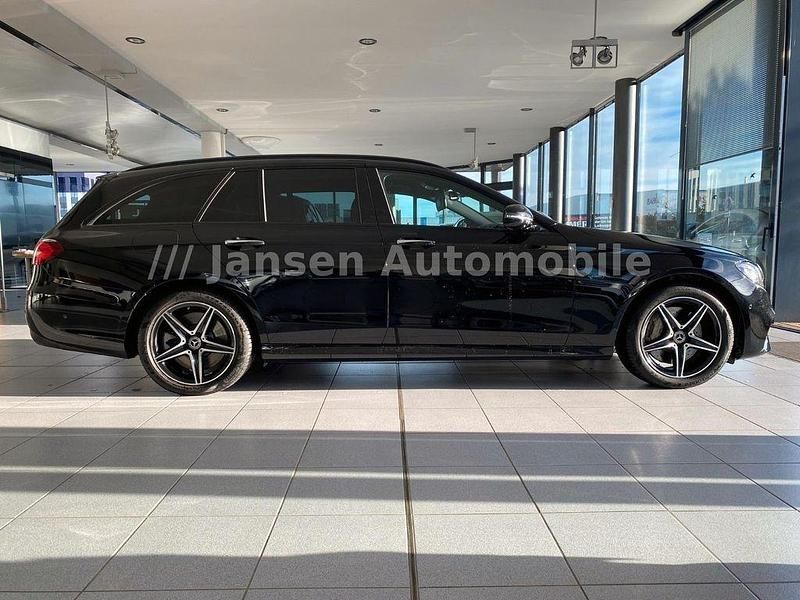 Gebraucht Mercedes E300 AMG line 194 PS (142 kW) 2019 Ung. schwarz  unilack Kombi