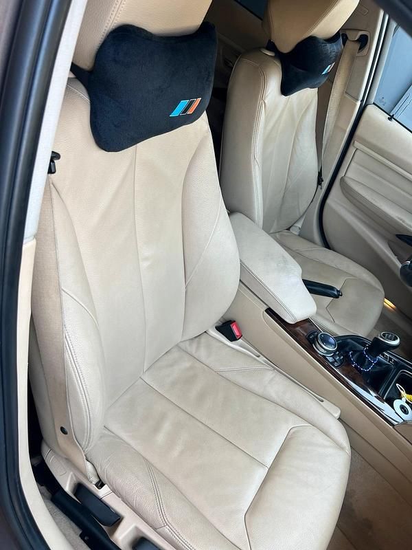 Gebraucht BMW 318 150 PS (110 kW) 2013 Braun Limousine