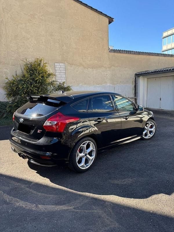 Second-hand Ford Focus ST 250 CP (183 kW) 2013 Negru Berlinǎ