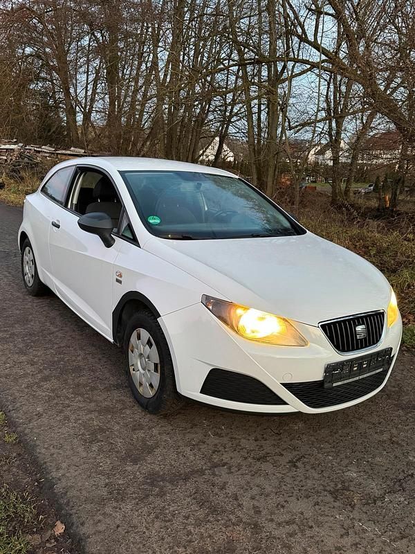 Weiß Gebraucht 2011 Seat Ibiza Kleinwagen | 2.600 € (Guter Preis) - Bild 1/4