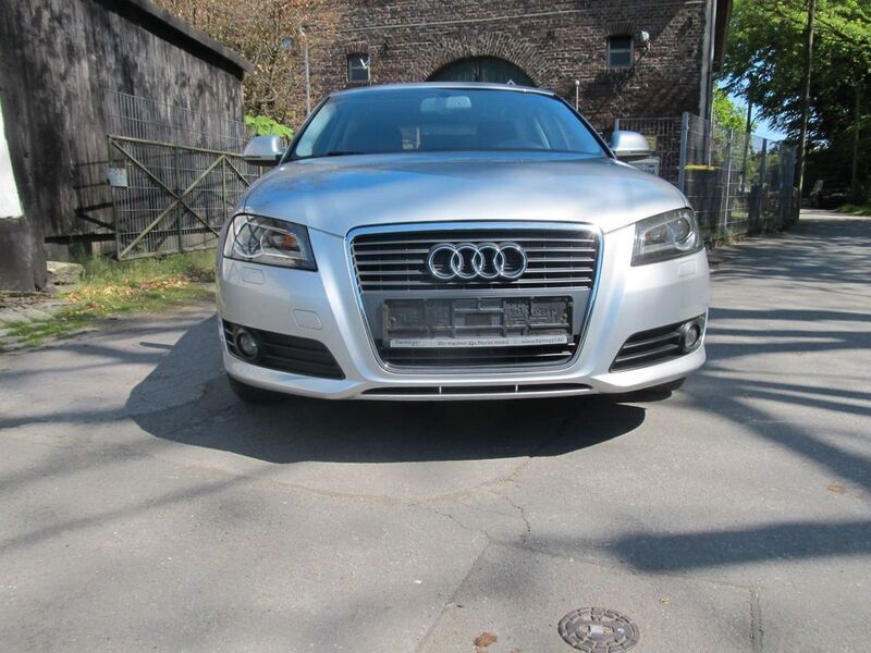 Silber Gebraucht 2010 Audi A3 Ambiente Limousine | 3.990 € (Fairer Preis) - Bild 1/4