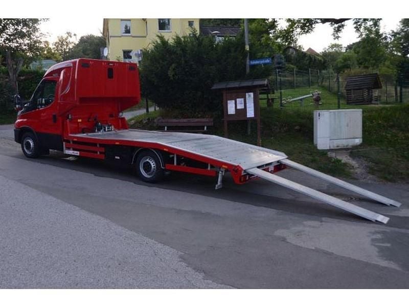 Gebraucht Iveco Daily 175 PS (128 kW) 2024 Rot Van