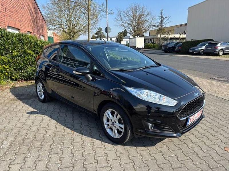 Gebraucht Ford Fiesta Celebration 80 PS (58 kW) 2017 Schwarz Kleinwagen