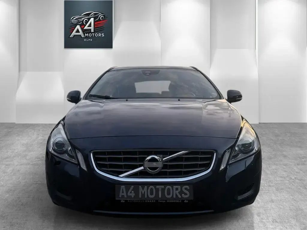 Gebraucht Volvo V60 163 PS (119 kW) 2014 Blau Kombi
