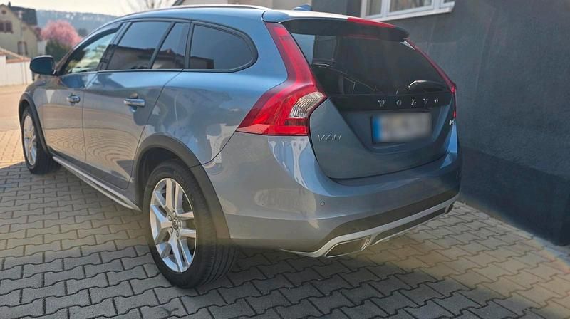 Gebraucht Volvo V60 CC 190 PS (139 kW) 2016 Blau Kombi