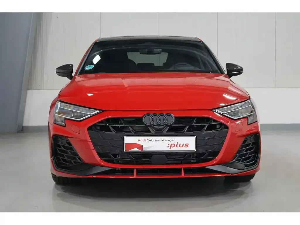 Gebraucht Audi S3 Ambiente 245 PS (180 kW) 2026 Rot Limousine