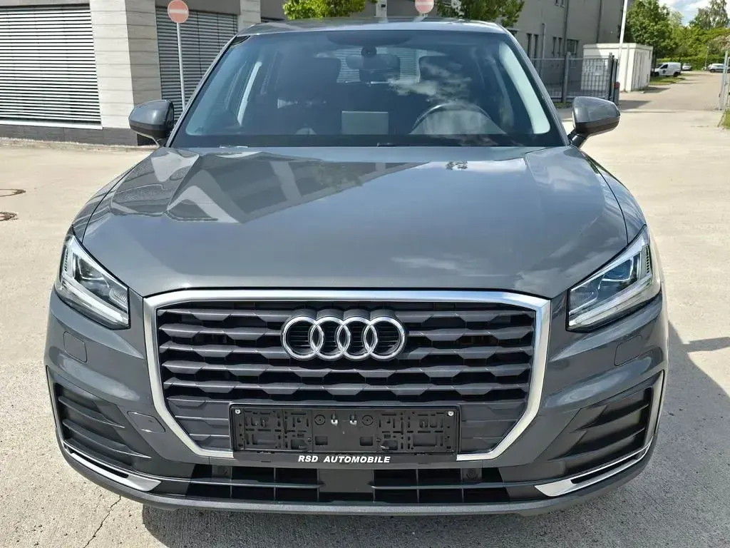 Gebraucht Audi Q2 Basis 150 PS (110 kW) 2019 Grau SUV