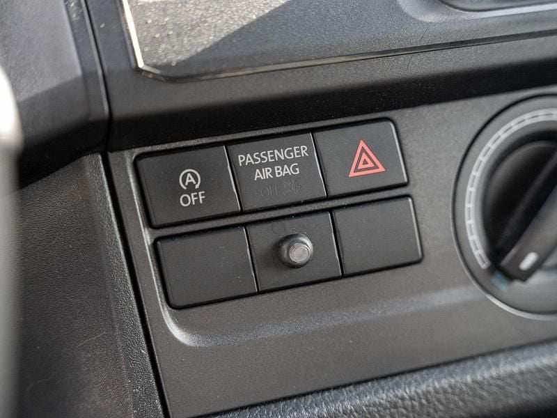 Gebraucht VW Transporter 102 PS (75 kW) 2019 Grün Van