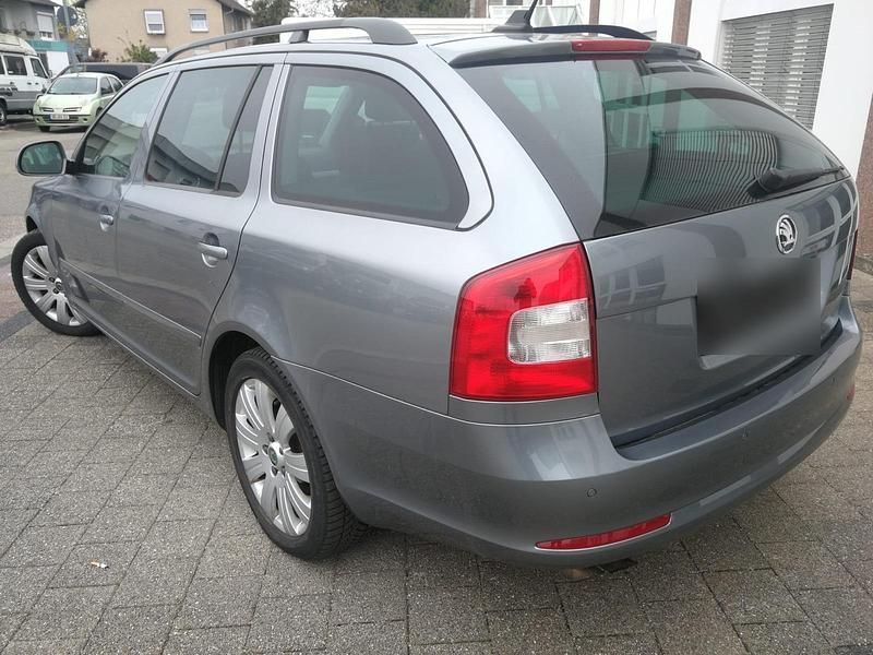 Gebraucht Skoda Octavia 160 PS (117 kW) 2012 Silber Kombi