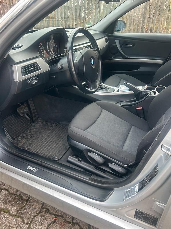 Gebraucht BMW 325 218 PS (160 kW) 2005 Silber Limousine
