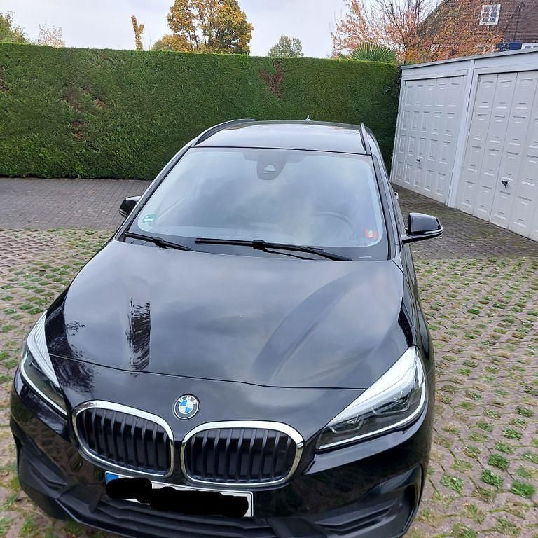 Schwarz Gebraucht 2020 BMW 218 Gran Tourer Van / Kleinbus | 20.500 € (Etwas zu teuer) - Bild 1/4