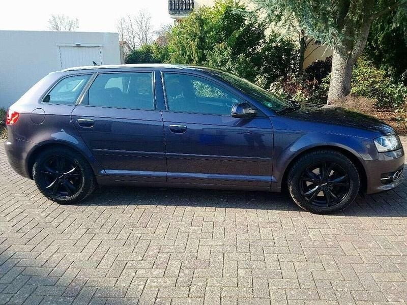 Violett Gebraucht 2011 Audi A3 Sportback Ambition Kombi | 4.990 € (Guter Preis) - Bild 1/4
