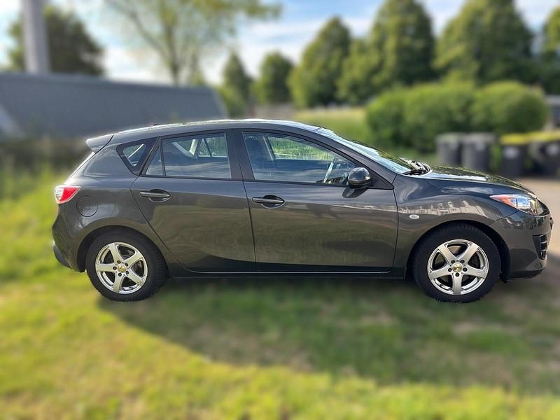 Braun Gebraucht 2011 Mazda 3 Limousine | 10.500 € (Fairer Preis) - Bild 1/4