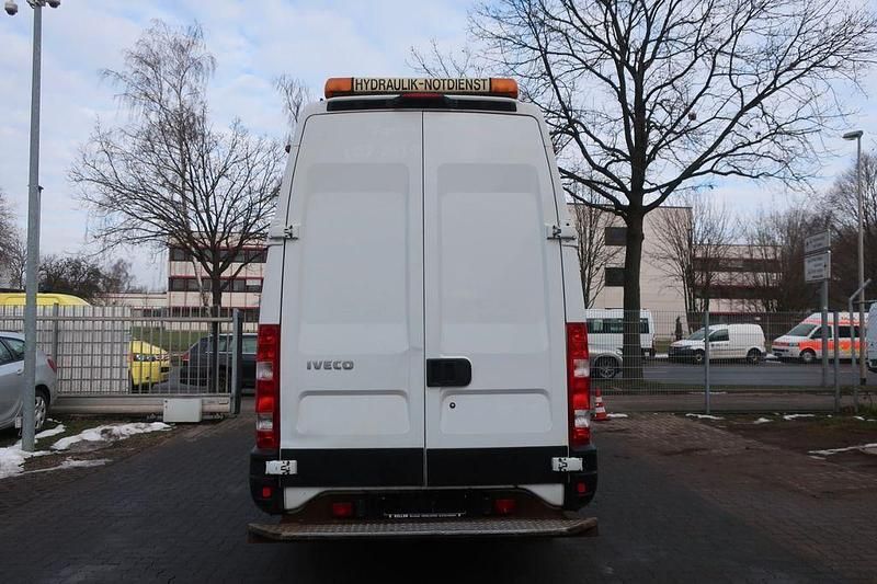 Gebraucht Iveco Daily 170 PS (125 kW) 2011 Weiß Limousine