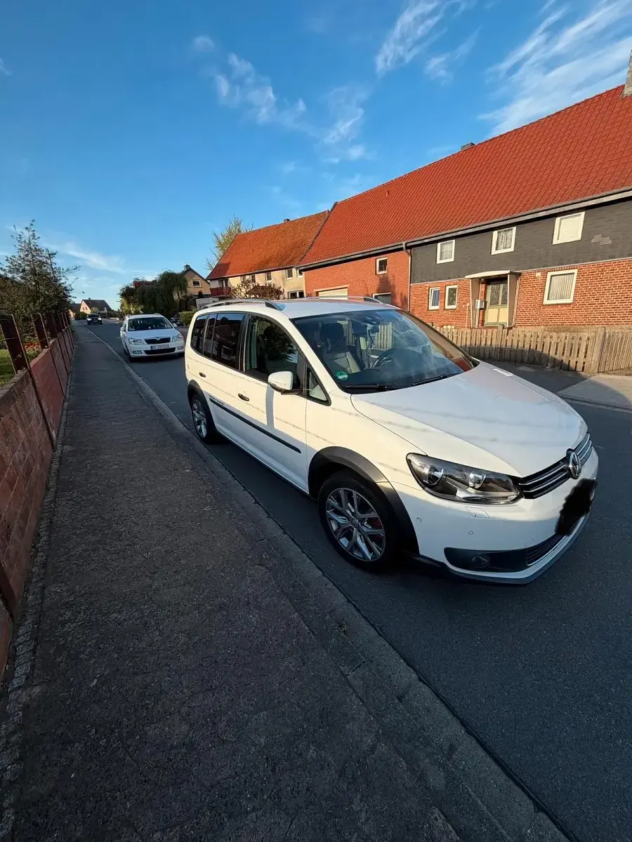Gebraucht VW Touran Cross 140 PS (102 kW) 2013 Weiß Van / Kleinbus