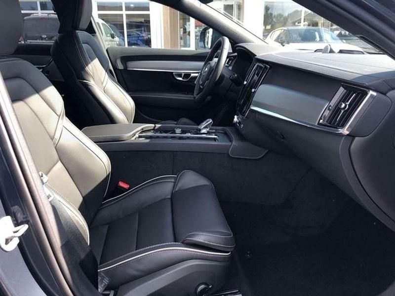 Gebraucht Volvo V90 CC Ultimate 197 PS (144 kW) 2024 Dunkel blau metallic Kombi