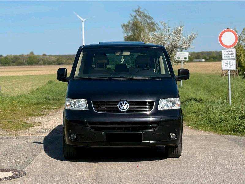 Używany VW Multivan 174 KM (127 kW) 2025 Czarny Minivan