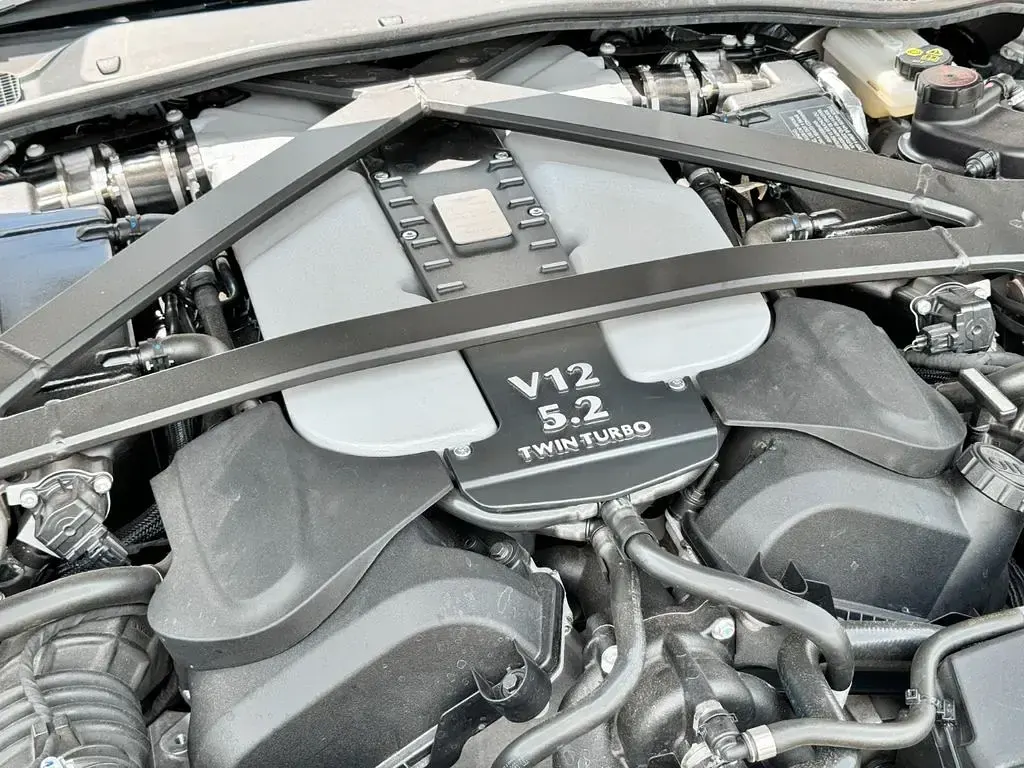 Gebraucht Aston Martin V12 Vantage 700 PS (514 kW) 2023 Grau Cabrio