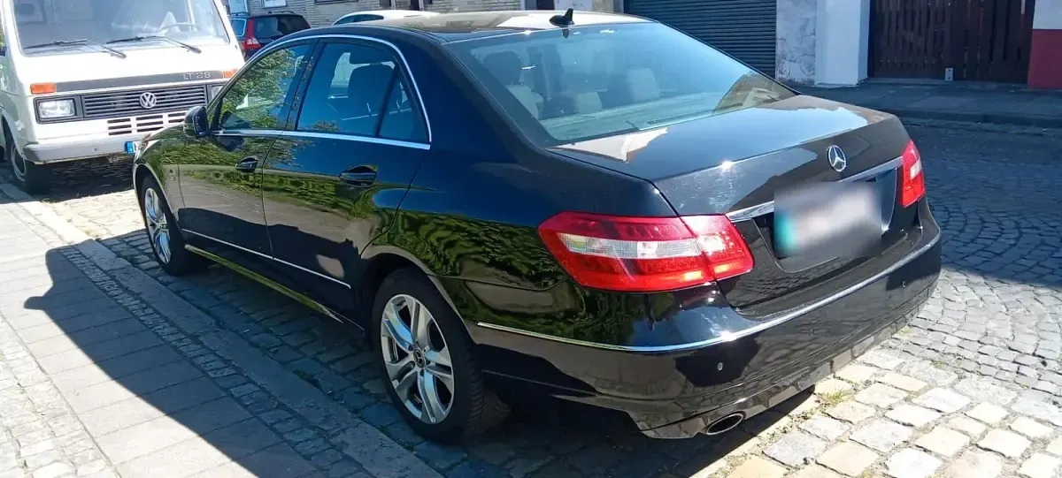 Second-hand Mercedes E200 184 CP (135 kW) 2009 Negru Berlinǎ