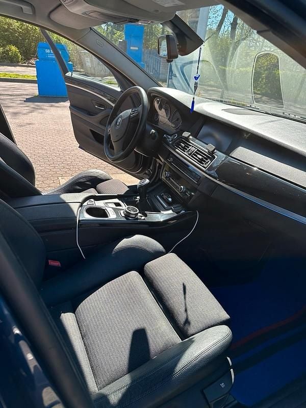 Gebraucht BMW 525 218 PS (160 kW) 2013 Blau Kombi