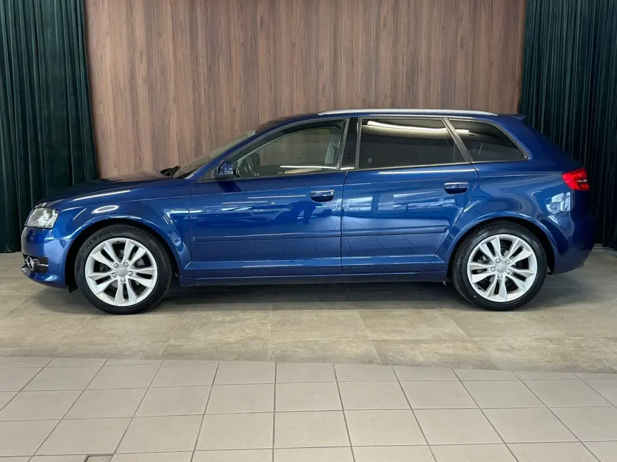 Gebraucht Audi A3 Sport 105 PS (77 kW) 2013 Blau Limousine