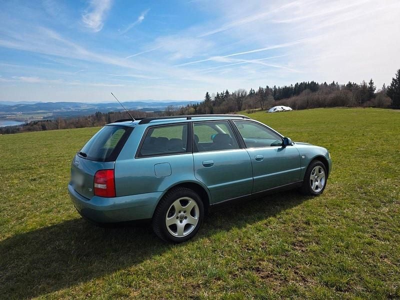 Gebraucht Audi A4 102 PS (75 kW) 2000 Grün Kombi