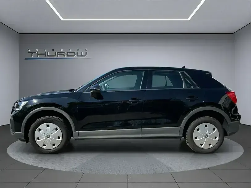 Używany Audi Q2 Basis 110 KM (80 kW) 2023 Czarny SUV