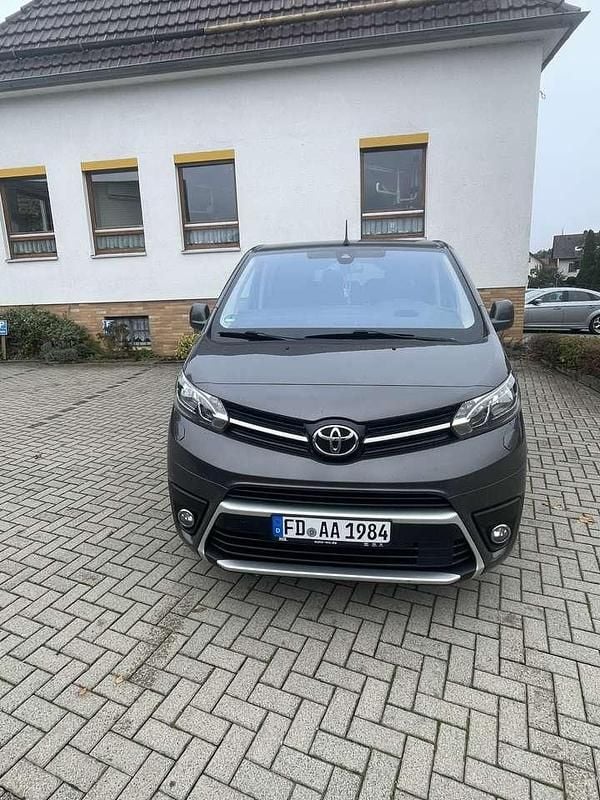 Grau Gebraucht 2021 Toyota Proace Verso Comfort Kombi | 30.000 € (Guter Preis) - Bild 1/4