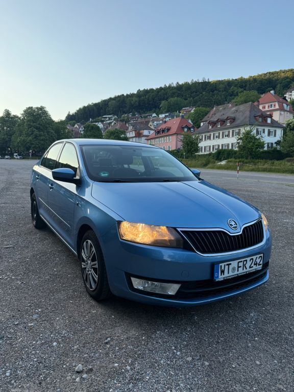 Blau Gebraucht 2013 Skoda Rapid Active Limousine | 3.500 € (Superpreis) - Bild 1/4
