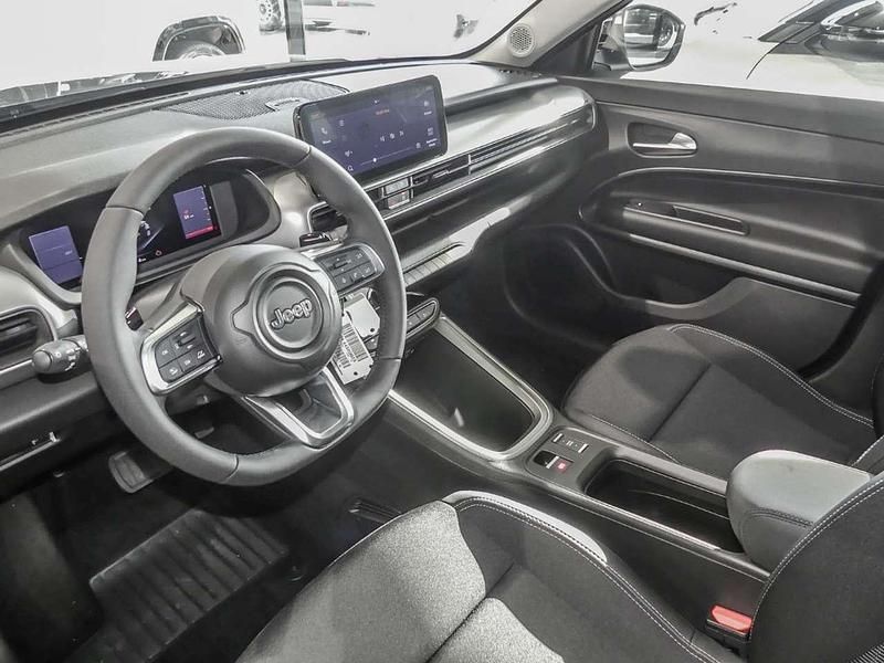 Neu Jeep Avenger Altitude 101 PS (74 kW) 2025 Granite grey mit dach in volca SUV