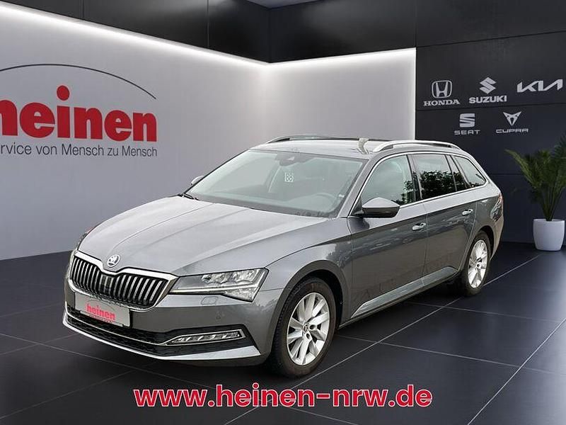 Grau Gebraucht 2022 Skoda Superb Style Kombi | 24.839 € (Fairer Preis) - Bild 1/4