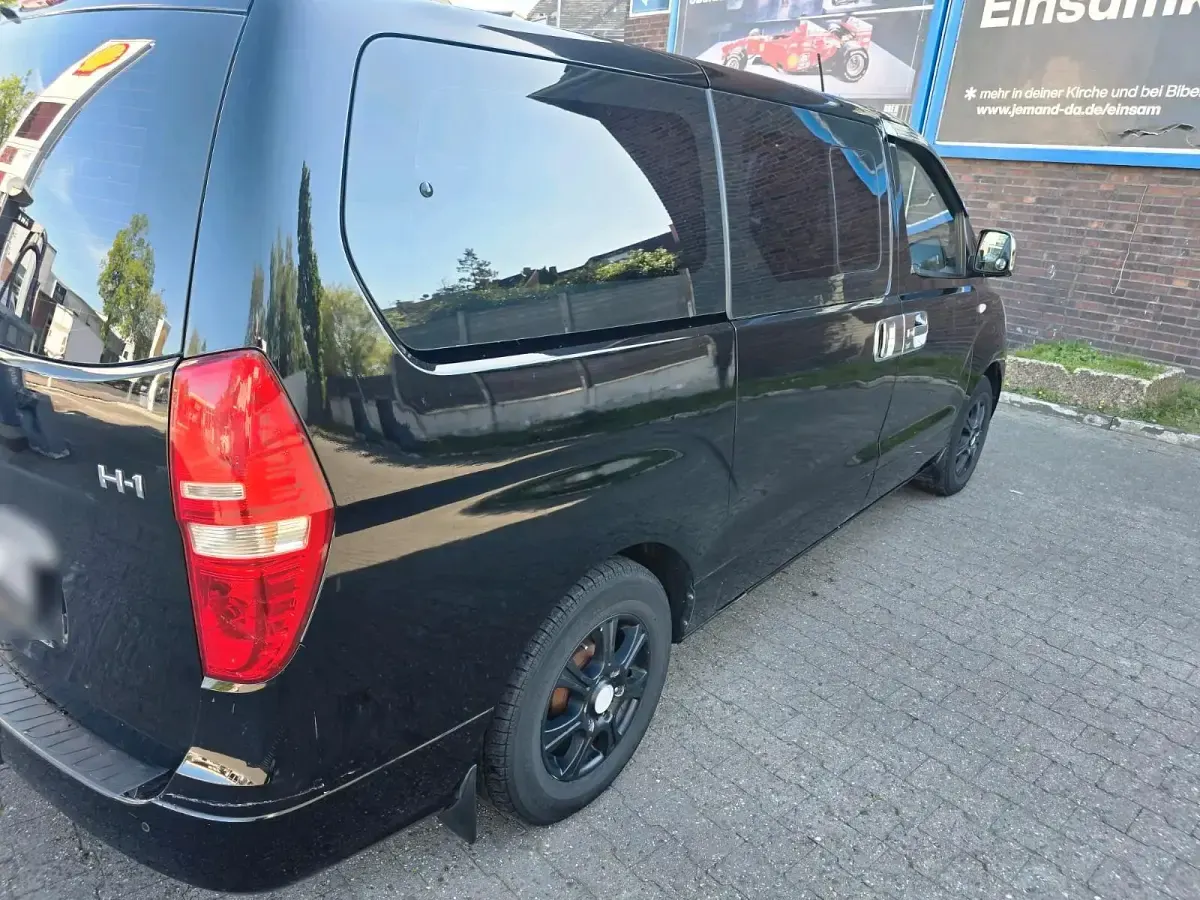 Gebraucht Hyundai H-1 170 PS (125 kW) 2012 Schwarz Van / Kleinbus