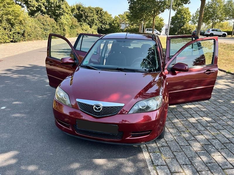 Rot Gebraucht 2007 Mazda 2 Active Limousine | 3.500 € (Fairer Preis) - Bild 1/4