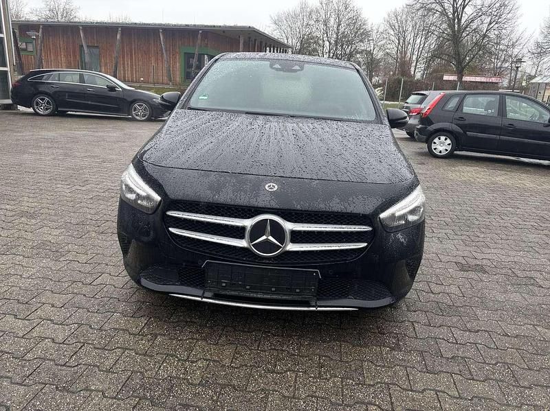 Gebraucht Mercedes B200 Progressive 163 PS (119 kW) 2021 Kosmosschwarz Van / Kleinbus