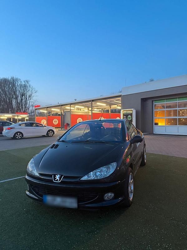 Gebraucht Peugeot 206 CC 109 PS (80 kW) 2004 Schwarz Cabrio
