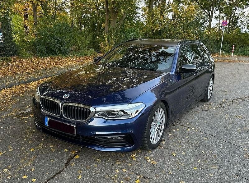 Blau Gebraucht 2018 BMW 540 Performance Kombi | 22.999 € (Fairer Preis) - Bild 1/4