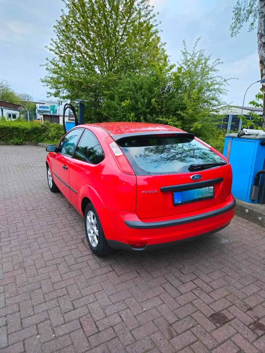 Gebraucht Ford Focus 80 PS (58 kW) 2006 Rot Limousine